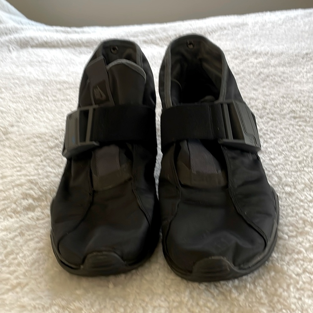 Black Nike Komyuter SE sneakers